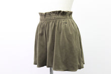 画像をギャラリービューアに読み込む, フォクシー FOXEY ベロアショートパンツ カーキ 38 S相当 中古