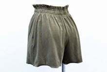 画像をギャラリービューアに読み込む, フォクシー FOXEY ベロアショートパンツ カーキ 38 S相当 中古