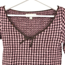 画像をギャラリービューアに読み込む, JILLSTUART ジルスチュアート アンゴラ混 千鳥格子柄 カットソー ピンク×バーガンディ Sサイズ【中古】レディース