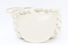 画像をギャラリービューアに読み込む, フルラ FURLA ハンドバッグ ウール×レザー 白 中古