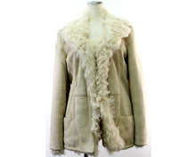 画像をギャラリービューアに読み込む, LOEWE ロエベ ムートンコート サイズ40 L相当 オフホワイト【中古】