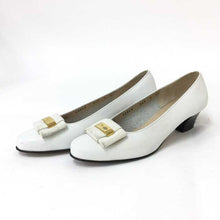 画像をギャラリービューアに読み込む, フェラガモ Salvatore Ferragamo アーモンドトゥパンプス 22cm ホワイト 中古