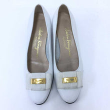 画像をギャラリービューアに読み込む, フェラガモ Salvatore Ferragamo アーモンドトゥパンプス 22cm ホワイト 中古