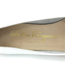 画像をギャラリービューアに読み込む, フェラガモ Salvatore Ferragamo アーモンドトゥパンプス 22cm ホワイト 中古