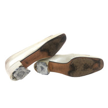 画像をギャラリービューアに読み込む, Salvatore Ferragamo フェラガモ スクエアトゥ パンプス レザー パールホワイト 3cmヒール サイズ5(22.5cm相当)【中古】 レディース