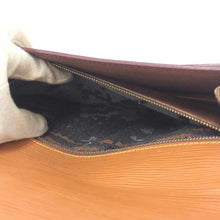 画像をギャラリービューアに読み込む, ルイ ヴィトン LOUIS VUITTON セリエ ドラゴンヌ エピ セカンドバッグ ブラウン【中古】