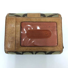 画像をギャラリービューアに読み込む, コーチ COACH シグネチャー柄 2つ折り財布 パスケース付き ブラウン【中古】