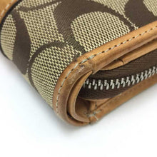 画像をギャラリービューアに読み込む, コーチ COACH シグネチャー柄 2つ折り財布 パスケース付き ブラウン【中古】