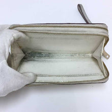 画像をギャラリービューアに読み込む, コーチ COACH シグネチャー パテント ダブルジップ フォンウォレット 長財布 F53310 ホワイト【中古】