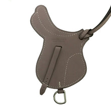 画像をギャラリービューアに読み込む, エルメス HERMES パドック セル チャーム バックチャーム グリシン【中古】【新品同様】【美品】