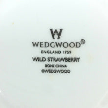 画像をギャラリービューアに読み込む, ウェッジウッド WEDGWOOD ワイルドストロベリー ティーカップ&ソーサー ホワイト【中古】【新品同様】【美品】