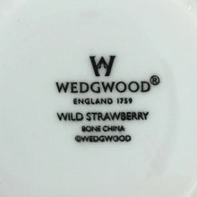 画像をギャラリービューアに読み込む, ウェッジウッド WEDGWOOD ワイルドストロベリー ティーカップ&ソーサー ホワイト【中古】【新品同様】【美品】