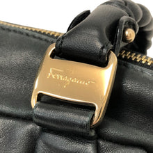 画像をギャラリービューアに読み込む, Salvatore Ferragamo フェラガモ ヴァラ リボン ショルダーバッグ レザー ブラック【中古】レディース