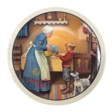將圖片載入圖庫檢視器 Norman Rockwell ノーマン ロックウェル コレクタープレート 飾り皿 絵皿 The Pantry Raid インテリア 陶器 ユニセックス 【中古】