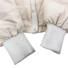 画像をギャラリービューアに読み込む, オードリーアンドジョンワッド Audrey and John Wad ノーカラー ショートダウンブルゾン アイボリー【中古】