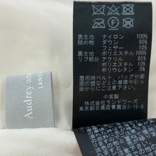 画像をギャラリービューアに読み込む, オードリーアンドジョンワッド Audrey and John Wad ノーカラー ショートダウンブルゾン アイボリー【中古】