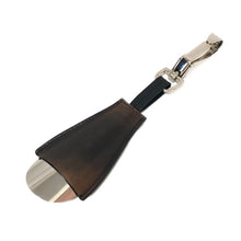 画像をギャラリービューアに読み込む, ベルルッティ Berluti シューホーン 靴べら 携帯用 ビジネス カラビナ付き ロゴ シルバー ブラウン【中古】