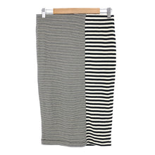 画像をギャラリービューアに読み込む, アルマーニエクスチェンジ ARMANI EXCHANGE タイトスカート Mサイズ モノトーン ボーダー柄【中古】