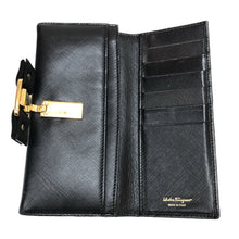 画像をギャラリービューアに読み込む, フェラガモ Salvatore Ferragamo ファスナー付き ヴァラリボン 長財布 ブラック【中古】