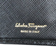 画像をギャラリービューアに読み込む, フェラガモ Salvatore Ferragamo ファスナー付き ヴァラリボン 長財布 ブラック【中古】