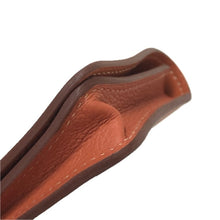 Load image into Gallery viewer, HERMES エルメス ドゴン カードケース レザー ブラッシュ Z刻印【中古】 ユニセックス