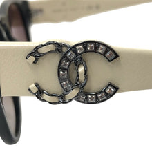 画像をギャラリービューアに読み込む, CHANEL シャネル 5455QA C501 S5 サングラス プラスチック/レザー モノトーン ホワイト レディース 【中古】