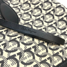 將圖片載入圖庫檢視器 Salvatore Ferragamo サルヴァトーレフェラガモ ガンチーニ AU21 H663 トートバッグ キャンバス/レザー モノトーン【中古】 レディース