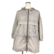画像をギャラリービューアに読み込む, MONCLER モンクレール SANVE ナイロンジャケット オフホワイト レディース 【中古】