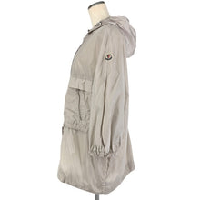 画像をギャラリービューアに読み込む, MONCLER モンクレール SANVE ナイロンジャケット オフホワイト レディース 【中古】