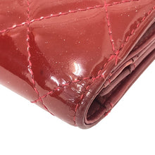 画像をギャラリービューアに読み込む, CHANEL シャネル マトラッセ Wホック 長財布 エナメル レッド【中古】 レディース