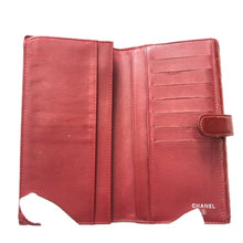 画像をギャラリービューアに読み込む, CHANEL シャネル マトラッセ Wホック 長財布 エナメル レッド【中古】 レディース