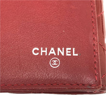 画像をギャラリービューアに読み込む, CHANEL シャネル マトラッセ Wホック 長財布 エナメル レッド【中古】 レディース