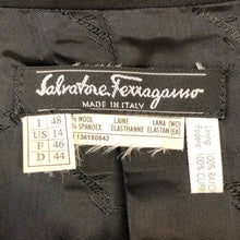 画像をギャラリービューアに読み込む, Salvatore Ferragamo サルヴァトーレフェラガモ ロゴボタン肩パッド入 総裏 テーラードジャケット ウール ブラック【中古】 レディース