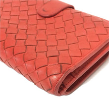 画像をギャラリービューアに読み込む, BOTTEGAVENETA ボッテガヴェネタ イントレチャート 121060 V001N 6502 二つ折り財布 レザー コーラル系【中古】 レディース
