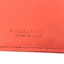 画像をギャラリービューアに読み込む, BOTTEGAVENETA ボッテガヴェネタ イントレチャート 121060 V001N 6502 二つ折り財布 レザー コーラル系【中古】 レディース