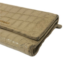 画像をギャラリービューアに読み込む, MIUMIU ミュウミュウ クロコ調型押し 5M1097 三つ折り財布 牛革 ベージュ系【中古】 レディース
