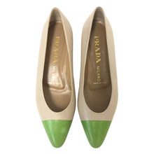 画像をギャラリービューアに読み込む, PRADA プラダ バイカラー ローヒール パンプス レザー ベージュ グリーン【中古】【美品】 レディース