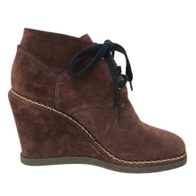 画像をギャラリービューアに読み込む, CHANEL シャネル ココマーク チェーン レースアップ ウェッジソール ショートブーツ スエード バーガンディ 37.5(24-24.5cm相当)【中古】レディース