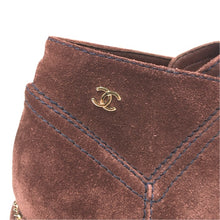 画像をギャラリービューアに読み込む, CHANEL シャネル ココマーク チェーン レースアップ ウェッジソール ショートブーツ スエード バーガンディ 37.5(24-24.5cm相当)【中古】レディース