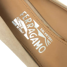 画像をギャラリービューアに読み込む, Salvatore Ferragamo フェラガモ ポインテッドトゥ パンプス スウェード グレージュ 6cmヒール サイズ7(24cm相当)【中古】【美品】レディース