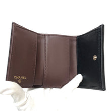 画像をギャラリービューアに読み込む, CHANEL シャネル ミニ三つ折り財布 AP0230 マトラッセ キャビアスキン ゴールド金具 ブラック【中古】【新品同様】【美品】レディース