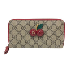 画像をギャラリービューアに読み込む, GUCCI グッチ GGスプリーム チェリー ラウンドファスナー 長財布 476049 ベージュ【中古】 レディース