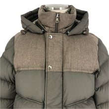 画像をギャラリービューアに読み込む, MONCLER モンクレール MUSSALA フーデッドショートダウンジャケット ナイロン×ウール切替 カーキ サイズ2(M相当)【中古】 メンズ