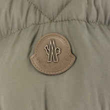 画像をギャラリービューアに読み込む, MONCLER モンクレール MUSSALA フーデッドショートダウンジャケット ナイロン×ウール切替 カーキ サイズ2(M相当)【中古】 メンズ