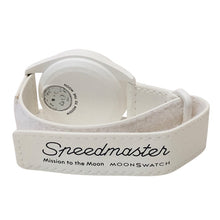 画像をギャラリービューアに読み込む, OMEGA × Swatch オメガ×スウォッチ MISSION TO THE MOONPHASE スヌーピー SO33W700 腕時計 クオーツ ホワイト文字盤 42mm【中古】【新品同様】【美品】メンズ