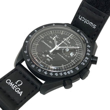 画像をギャラリービューアに読み込む, OMEGA × Swatch オメガ×スウォッチ MISSION TO THE MOONPHASE スヌーピー SO33B700 腕時計 クオーツ ブラック文字盤 42mm【中古】【新品同様】【美品】メンズ