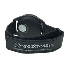 画像をギャラリービューアに読み込む, OMEGA × Swatch オメガ×スウォッチ MISSION TO THE MOONPHASE スヌーピー SO33B700 腕時計 クオーツ ブラック文字盤 42mm【中古】【新品同様】【美品】メンズ