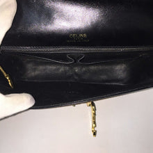 画像をギャラリービューアに読み込む, セリーヌ CELINE 馬車金具 ショルダーバッグ ブラック【中古】