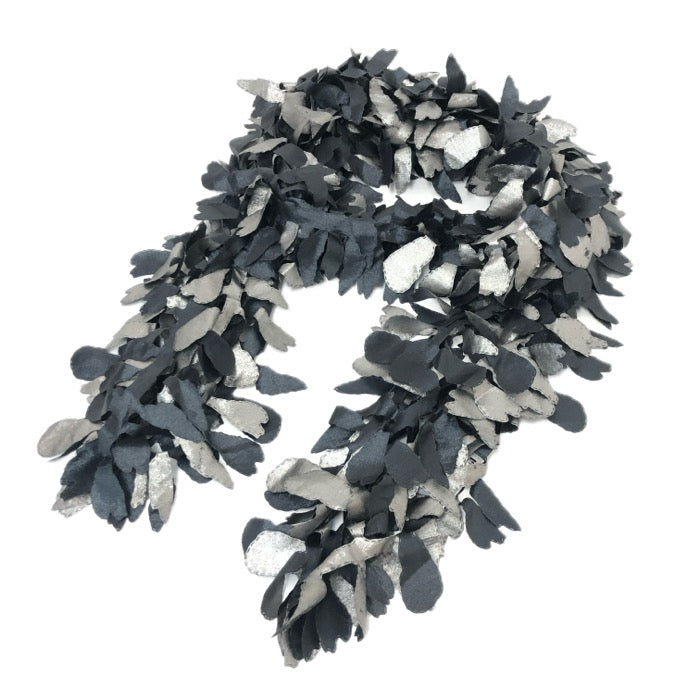 ISSEY MIYAKE イッセイミヤケ 葉っぱ リーフ マフラー シルバー系【中古】 ユニセックス