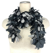 画像をギャラリービューアに読み込む, ISSEY MIYAKE イッセイミヤケ 葉っぱ リーフ マフラー シルバー系【中古】 ユニセックス
